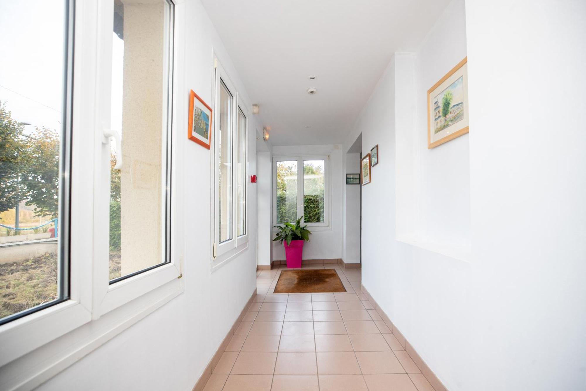 Hotel Restaurant Des 4 Ecluses Gaillon ภายนอก รูปภาพ
